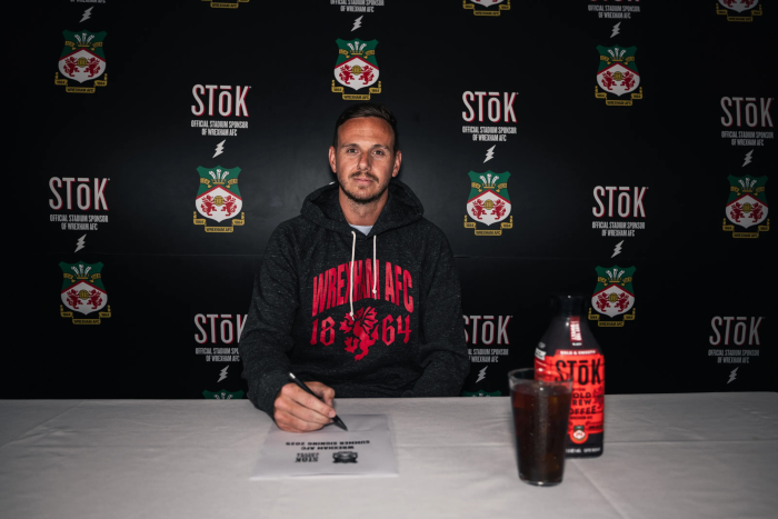 เร็กซ์แฮมเซ็นฟรี ‘วอร์ด’ เฝ้าเสาชปช.