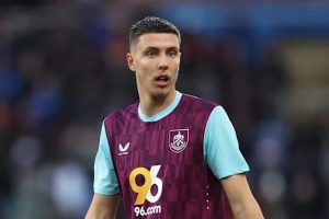 ไก่ตั้งโต๊ะถกคว้า ‘เอสแตฟ’ เซ็นเตอร์เบิร์นลี่ย์