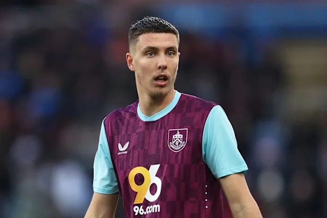 ไก่ตั้งโต๊ะถกคว้า ‘เอสแตฟ’ เซ็นเตอร์เบิร์นลี่ย์