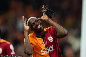 ยังไม่พอ! นาโปลีปัดกาลาฯ ยื่น 70 ลย. คว้า ‘โอซิมเฮน’