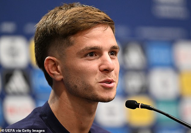 ‘แม็คอาตี้’ ขออยู่พรีเมียร์ฯ เมินย้ายต่างแดน