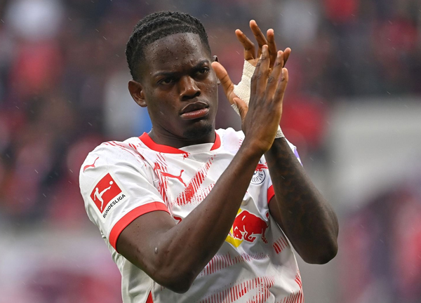 อนาคตอิบูไม่ชัวร์! หงส์ร่วมวงล่า ‘ลูเกบา’ คุมแนวรับ