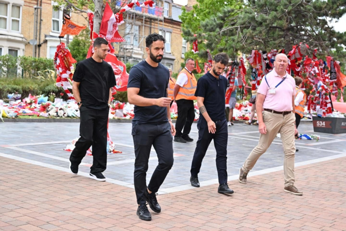 ‘ผี’ ส่งตัวแทนเยือนแอนฟิลด์ไว้อาลัย ‘โชต้า’