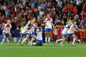 ‘สิงโต’ ดวลเป้าดับกระทิง ป้องกันแชมป์ยูโรหญิง