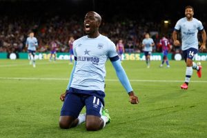 ต้องถกอนาคต! ‘วิสซ่า’ ลาแคมป์เก็บตัว ‘ผึ้ง’ มุ่งหน้ากลับลอนดอน