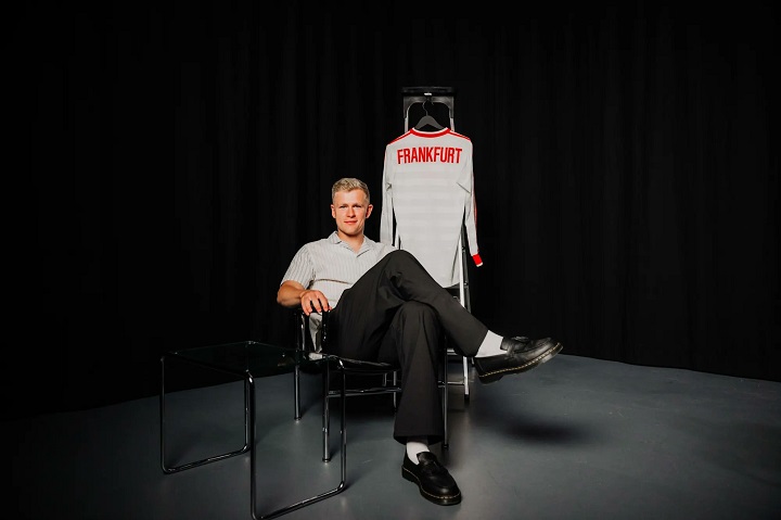 แฟรงเฟิร์ตสอย ‘บูร์การ์ท’ เติมแนวรุก 23 ล.