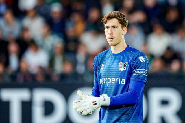 แมวดำคว้า ‘โรเยฟส์’ มือกาวดัตช์รับบทมือ 1