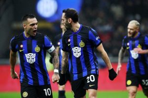 ‘คิวู’ เรียกแข้งงูประชุมหลังรอยร้าว ‘เลาตาโร่-ชัลฮาโนกลู’