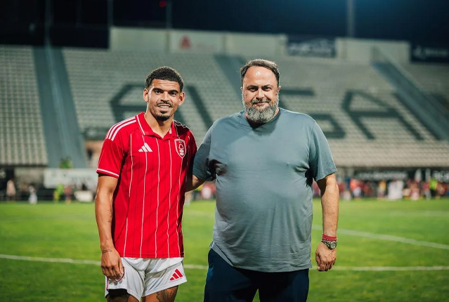 ไก่แห้ว! ‘กิ๊บส์-ไวท์’ ต่อสัญญาอยู่โยงเจ้าป่าถึงปี 2028