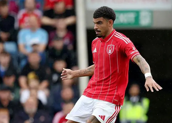 มืออาชีพ! ‘กิ๊บส์-ไวท์’ ไม่งอแงเตะอุ่นเครื่องให้เจ้าป่าตามปกติ