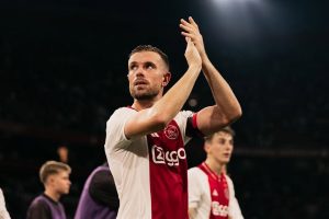 อาแย็กซ์ตกลงยกเลิกสัญญาแยกทาง ‘เฮนโด้’