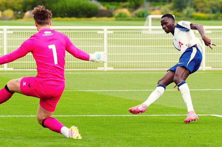 ‘ซาร์’ เบิ้ล ‘ไก่’ เปิดสนามซ้อมอุ่นเกือกวีคอมบ์เจ๊า 2-2