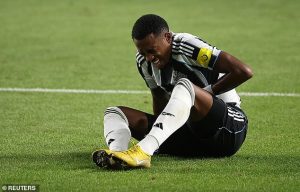 ‘สาลิกา’ เซ็ง ‘วิลล็อค’ เจ็บน่องพัก 4-6 วีค