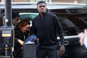 ‘ปาร์เตย์’ โผล่ขึ้นศาลสู้คดีข่มขืน 5 กระทง