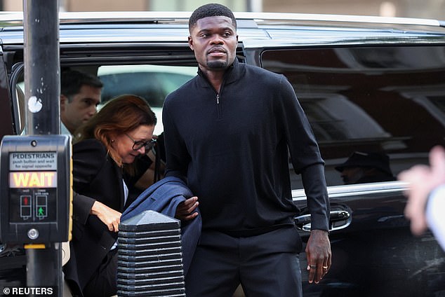 ‘ปาร์เตย์’ โผล่ขึ้นศาลสู้คดีข่มขืน 5 กระทง