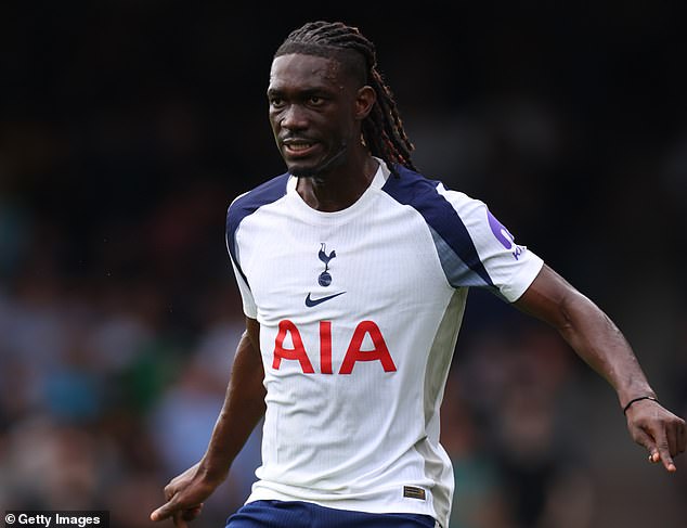 ไก่เตรียมเลหลัง ‘บิสซูม่า’ 20 ล้านปอนด์