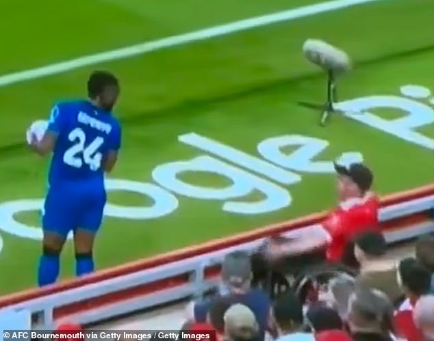 แฟนหงส์เหยียดผิวได้ประกัน+ห้ามเข้าสนามบอล