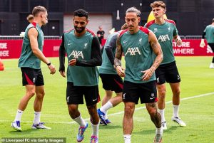 หมาป่ารายล่าสนยืม ‘ชิมิกาส’ พ่วงซื้อขาด