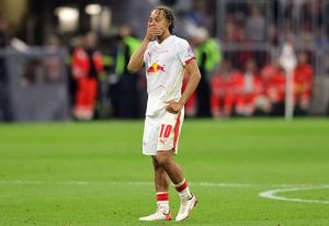 มุมขาวหรือน้ำเงิน?! ‘ซิม่อนส์’ โผล่ลอนดอนถกอนาคต