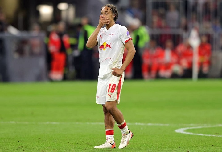 มุมขาวหรือน้ำเงิน?! ‘ซิม่อนส์’ โผล่ลอนดอนถกอนาคต