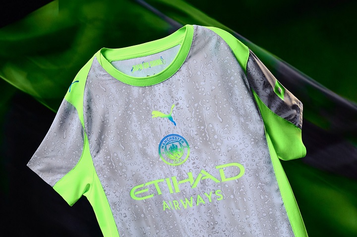 แหวกแนว! เรือเปิดตัวชุดแข่งที่ 3 ลาย ‘ฝนเมืองแมน’