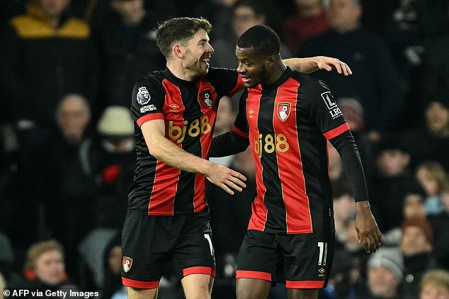 ผึ้งหันทาบ ‘อ๊อตตาร่า’ ปีกบอร์นมัธ