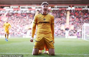 คนนี้มีใจ…สาลิกายังสน ‘สตรานด์ ลาร์เซ่น’