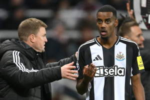 ‘ฮาว’ ปัดข่าวสาลิกาแจ้ง ‘อิซัค’ ต้องอยู่ต่อ