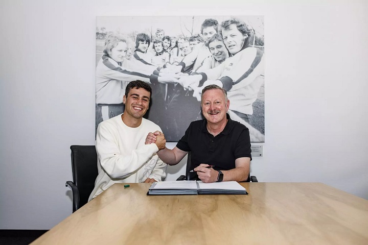 ‘เรย์น่า’ ลาเสือเหลืองโยกซบ ‘สิงห์หนุ่ม’ 7 ล.