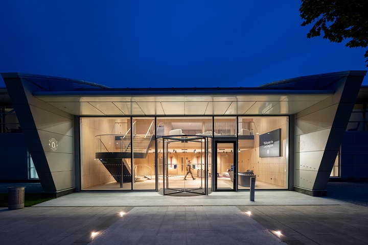 ผีเผยโฉม ‘แคร์ริงตัน’ หลังทุ่ม 50 ลป.ปรับปรุง