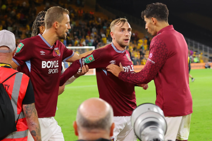 เดือดหลังเกม! ‘โบเว่น’ เกือบปีนป้ายหาแฟนค้อน