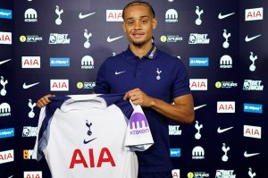 ตัวรุกที่รอคอย! ไก่เช็คบิลคว้า ‘ซิม่อนส์’ มอบเสื้อหมายเลข 7