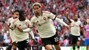 เมื่อหงส์โทรหา…เอเยนต์ดังรับ ‘เอกี้’ หักอกสาลิกา