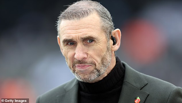 ไม่ทน! คีโอว์นสวน ‘ยักษ์เดนส์’ เพี้ยนด่าปืนเล่นขี้เหร่