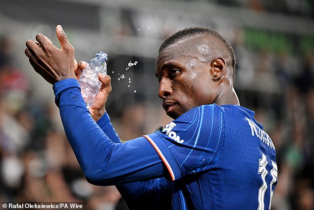 ‘เมอร์สัน’ เซ็งไม่หาย! สิงห์ปล่อย ‘พรี่แจ๊ค’ ได้ลงคอ