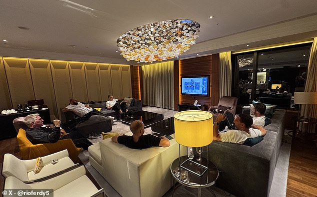 ‘ริโอ’ แชร์ภาพตำนานผีร่วมใจเชียร์ก่อนจบซึม