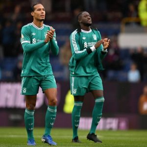 VvD ชี้หงส์เล่นอย่างอดทนกุญแจสู่ชัยชนะ