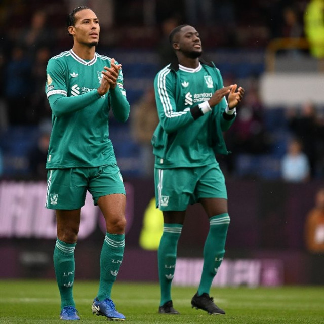 VvD ชี้หงส์เล่นอย่างอดทนกุญแจสู่ชัยชนะ