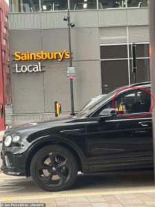 อย่าให้มีครั้งที่ 5…’เนฟ’ โดนอีกจับมือถือขับรถรอบ 4