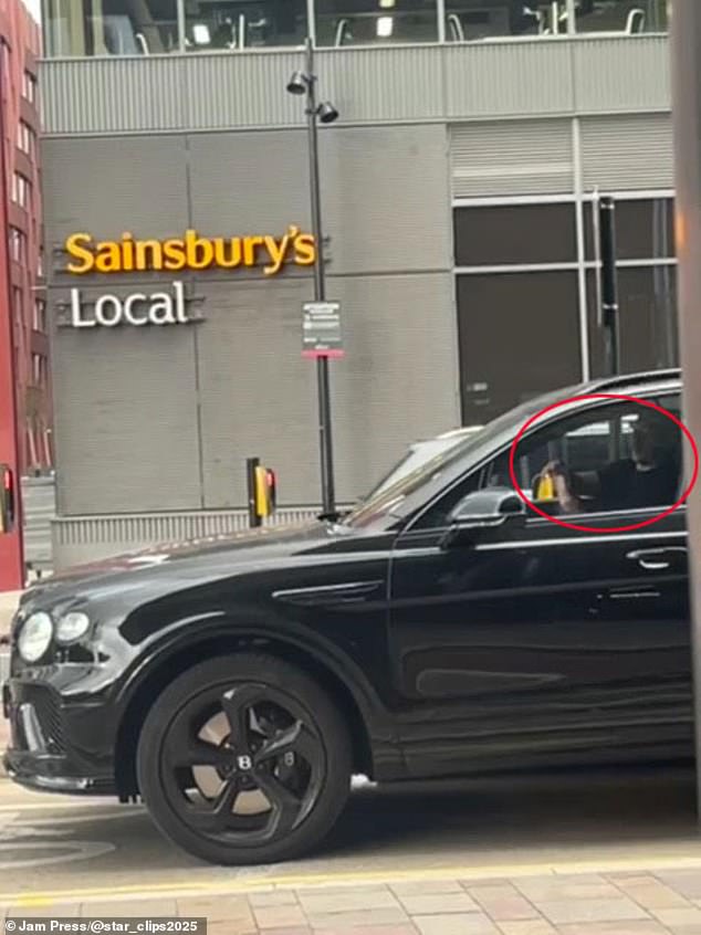 อย่าให้มีครั้งที่ 5…’เนฟ’ โดนอีกจับมือถือขับรถรอบ 4