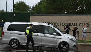 เขามาแล้ว! ‘อิซัค’ ถึงเมลวู้ดตรวจร่างกายหงส์