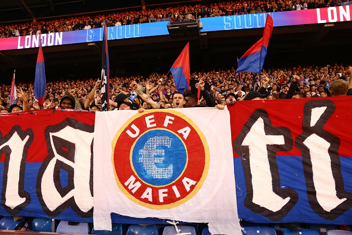 คุ้ม! พาเลซถูกปรับเงินหลังแฟนโชว์ป้าย ‘ยูฟ่ามาเฟีย’