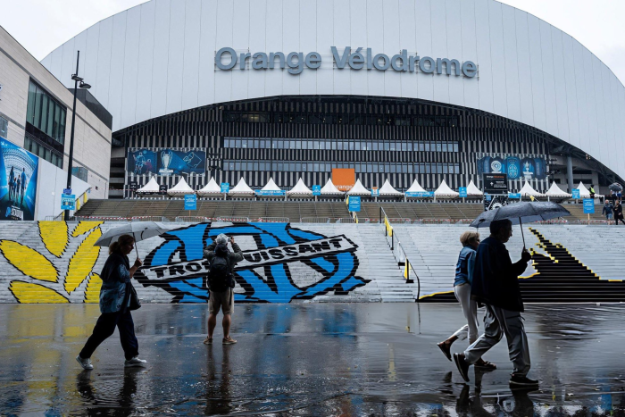 ลีกเอิงเจอพายุเลื่อนแข่งคู่ ‘มาร์กเซย-PSG’