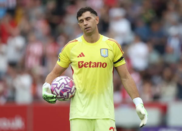 พี่เผยวิลล่าไม่ยอมปล่อย ‘มาร์ติเนซ’ ลงหลุมผี