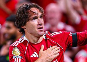 หงส์เฟิร์มเพิ่ม ‘เคียซ่า’ ลิสต์ UCL แทนเลโอนี่