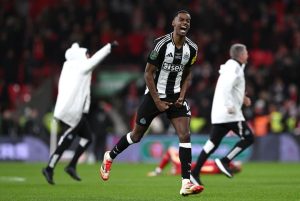 ‘อิซาค’ โพสต์ขอบคุณ ‘สาลิกา’ 3 ปีที่มีร่วมกัน