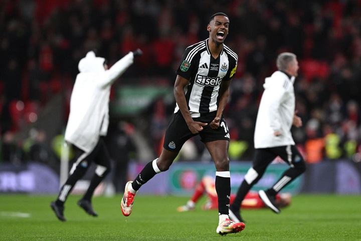 ‘อิซาค’ โพสต์ขอบคุณ ‘สาลิกา’ 3 ปีที่มีร่วมกัน