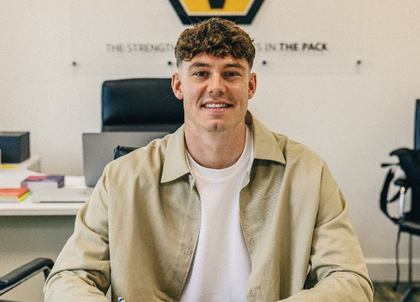 ‘ลาร์เซ่น’ ยิ้มแฉ่งต่อสัญญาวูล์ฟส์ถึงปี 2030