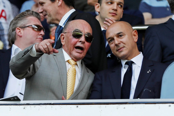 ไม่ได้ออกเอง! สื่อเผย ‘เจ้าของไก่’ สั่งปลด ‘เลวี่’