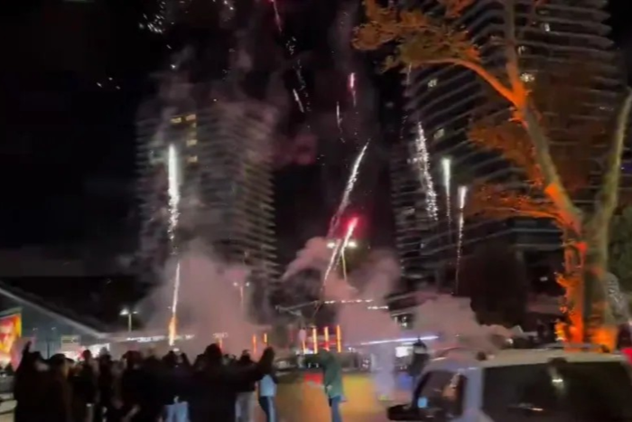 ไม่ต้องนอน! ‘แฟนกาลา’ จุดพลุป่วน ‘แข้งหงส์’